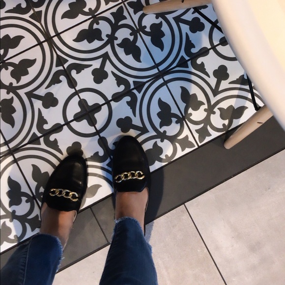 Meet your Posher, Simply Simona - Picture 1 of 1